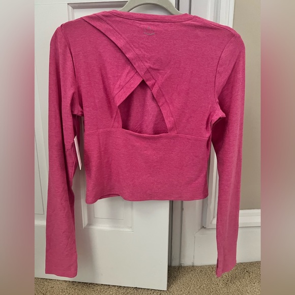 Beyond Yoga Overlap Cutout Top Size M - Picture 2 of 5